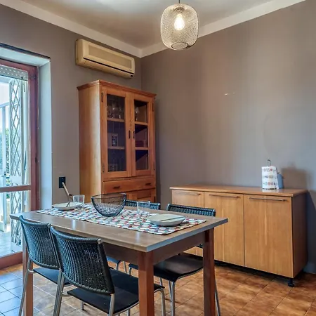 Apartament House *
